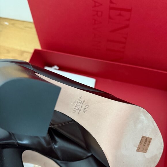 NWT Valentino Garavani Platform Ankle Boots Leather Logo Buckle Block Heel - Picture 11 of 11